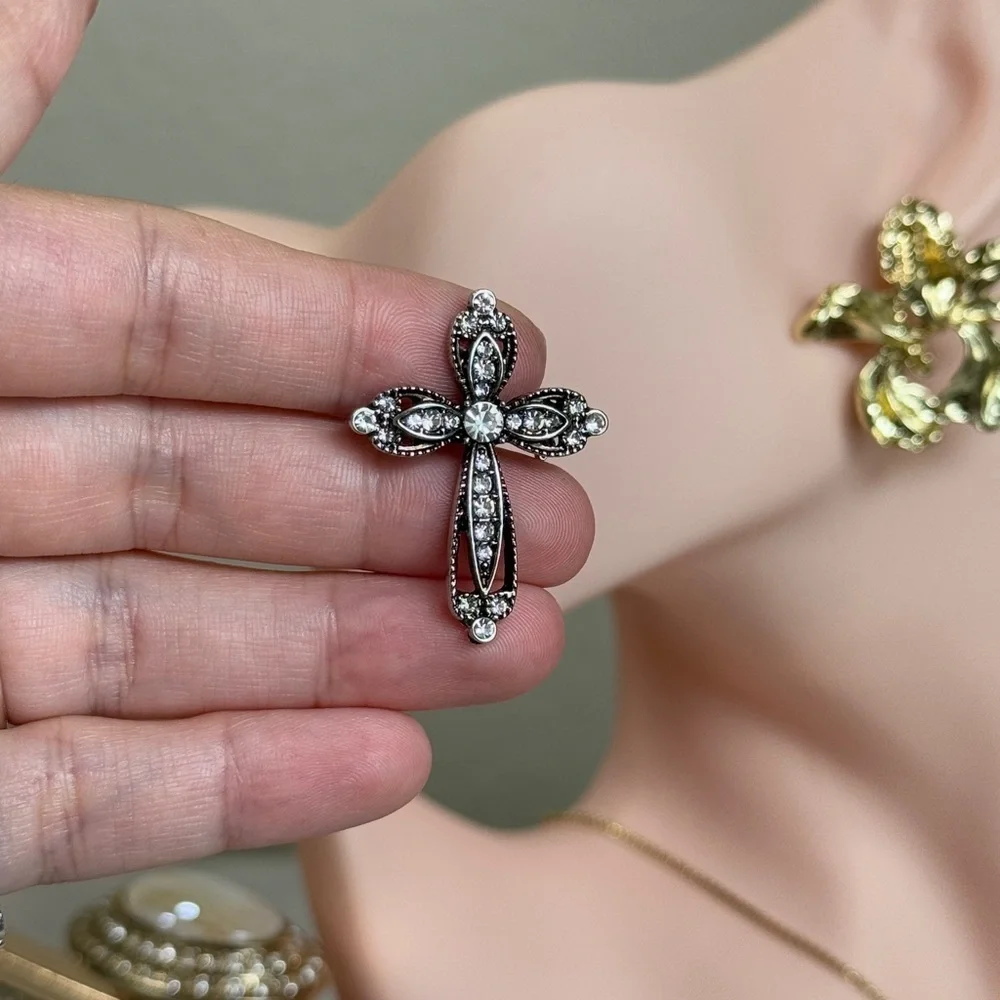 ⚜️ Vintage Silver Cross Brooch 💎
